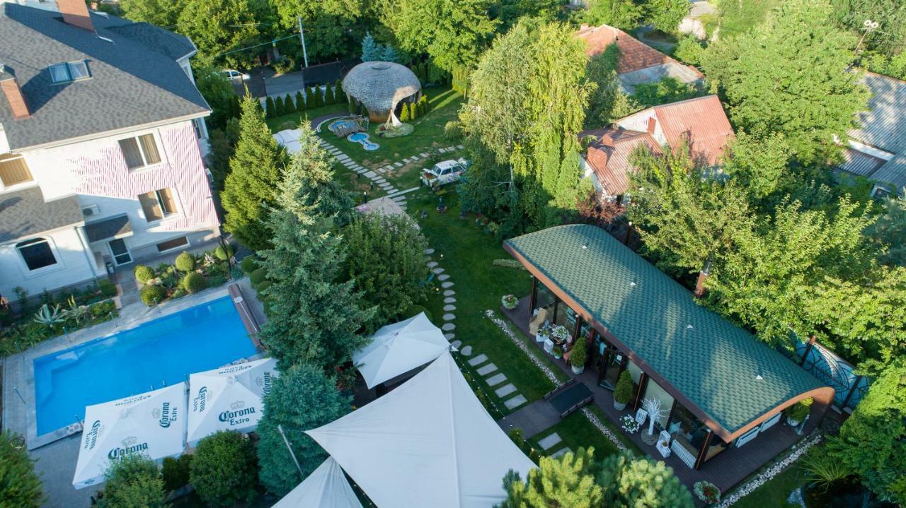 Diplomat Club Hotel Kischinau Exterior foto